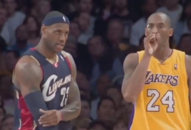 當年Kobe看LeBron模仿自己，笑的合不攏嘴！可惜這樣的鏡頭再也看不到了…