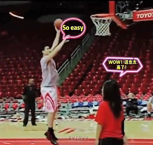 欣賞姚明在NBA練習左右手勾手 舉手離籃筐不足10cm！