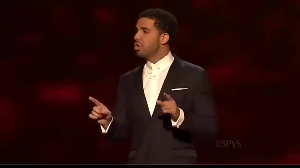 黑人也紅臉害羞了！8年前ESPY頒獎禮，舞王和Drake對喬治吹氣